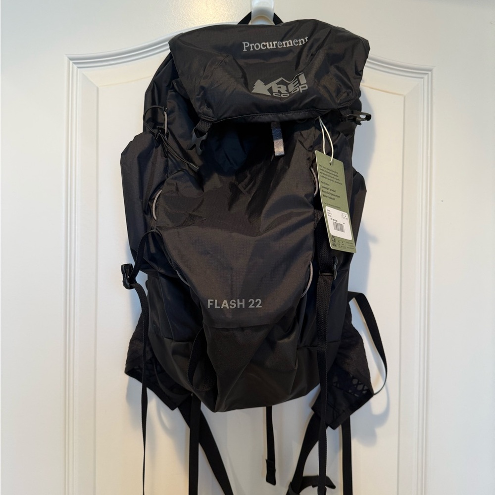 REI Flash 22 Black Daypack Unisex (new, never used)